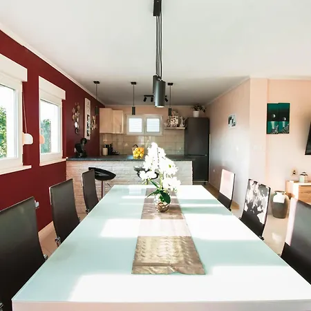 Tina Apartment *