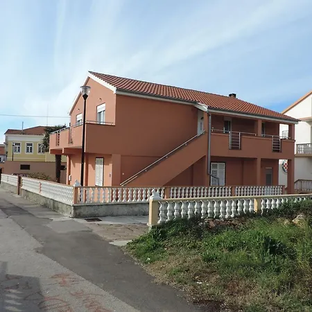 Apartament Tina *